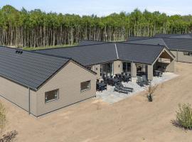 Awesome Home In Glesborg With Sauna, luxury hotel in Fjellerup
