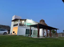 Beautiful Beach House, Hotel in Barra de Coyuca