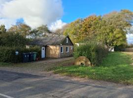 Cozy Little Holiday Oasis In Beautiful Nature, hotel a Bækmarksbro