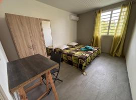 Chambre zen & bien-être à 5 mn de la Galléria, hotel in Le Lamentin