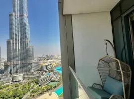 Grande Signature 2BHK Burj Khalifa full view 4 Min walk Dubai Mall Infinity Pool with Fountain View Free parking By The Meridian