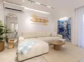 Swan Lake Luxury Apartment