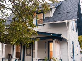 Country cottage in Cheviot!, hotel en Cincinnati