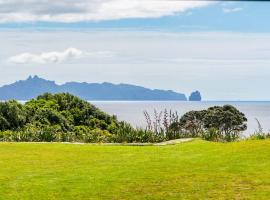Private Beach Access - Mangawhai, hotel in Mangawhai