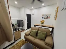 Neu Suites #2BR Apartment by LammyNora