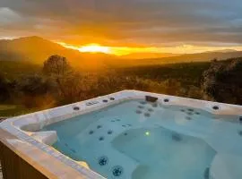 Relax Under the Stars, Best view in town , Yosemite House with Firepit, Hot Tub, Game Room & Pool table