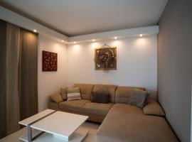 Condo Casa Nino - with pool & lagoon front view, hotel in Baie Nettle