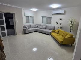 Luxury Villa in Kiryat Ata Near Haifa, ξενοδοχείο σε Qiryat Ata