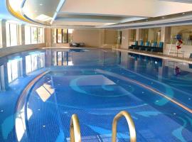 Wyndham Grand Plaza Royale Resort Nanjing، فندق في Lishui
