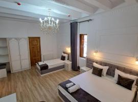 NABIBEK TERRACE Ponorama view old city, hotel in Muruntau