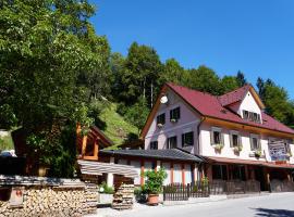 Guest House Gostišče Gačnk V Logu, hotel con parcheggio a Cerkno (Circhina)