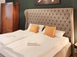 ELEPHANT- metro to the opera 1 min away