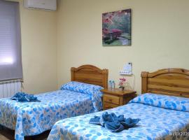 Hostal Hotel EL Chato, hotel in El Barraco