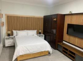 GRACE self-catering apartments, hotel in Goodwood