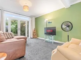 Awesome Coventry Home for Business Contractors and Suitable for families with Free Parking 14mins from NEC