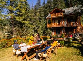 Doghari Chalets Jibhi by Himtrek Stays, hotel in Jibhi