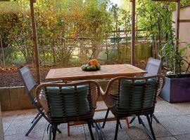 Apparemment entier Jardin Terrasse Netflix, hotel v destinaci Combs-la-Ville