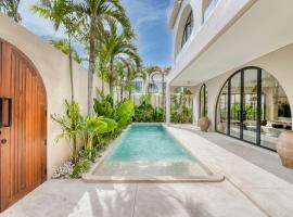 Parisian 2BR Luxury Villa 8mins walk to Beach, hotel in Bingin Beach