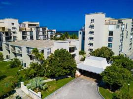 Beach Side Coral Beach Condo Freeport GB, hotel em Freeport