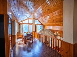 The Northwood Cottages Manali, Mountain View with balcony, near mall road, manali، مكان مبيت وإفطار في مانالي