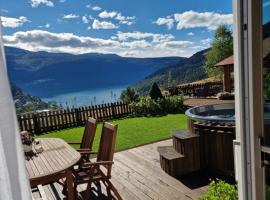 Mountain View Apartment, hotel with hot tubs in Stryn