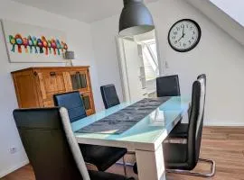 Moderne Landhaus-Ferienwohnung mit Balkon