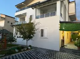 Guest House White Villa