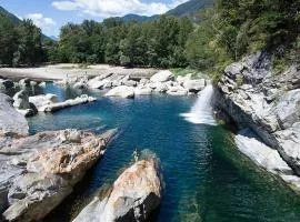 Terre di Pedemonte Centovalli am Strand von Tegna