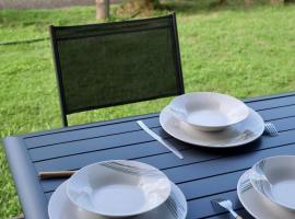 Havana, bungalow proche plage privée, hotel em Grand-Bourg