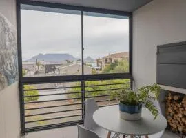 8 Blue Tides Premium Blouberg Apartment with Table Mountain View