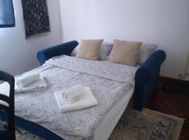 Weisz Room - City Center - Free Private Parking、カレイのホテル