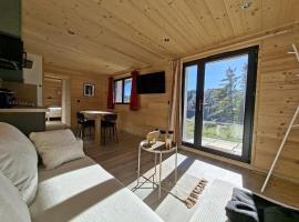 Lumineux T3 neuf face pistes - Jardin panoramique - Parking Privé, hotel in Péone