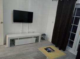 Starfluence Properties - Lovely Double Room, hotel v destinaci Gravesend