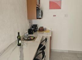 Suite Serene At Phoenix Park Village 1, hotel v destinaci Portmore