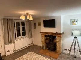 Two bedroom house in eye Suffolk with parking