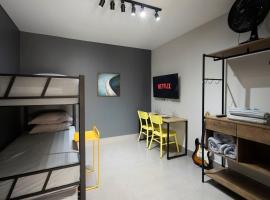 108-Studio funcional com treliche prox UEL, hotel in Londrina