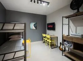 108-Studio funcional com treliche prox UEL