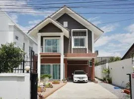 Browny house - Doi Suthep View