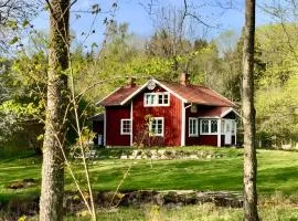 Vallevägen Country Retreat - Private Pond, Fireplace & Nature