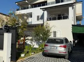 Guest House White Villa