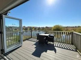 Lake and Tide Lodge - Lakeside - Part of the The Bay Filey Holiday Village with pool, gym and direct beach access, pub, restaurant, tennis and meadows walks