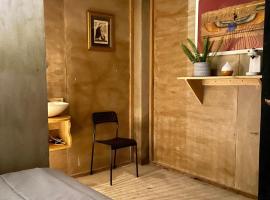 EB5 Escape Tzununa, Lake Atitlan Room #3 - two minute walk to the Lake，位于Tzununá的青旅