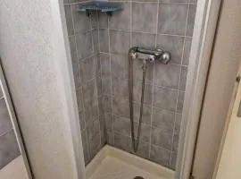 T2 familial climatisé mer à pied parking privé