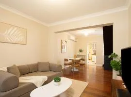 Luxe Pyrmont Apartment - Stylish 2BR Stay Near Darling Harbour