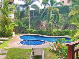 41 квадратный метр, апартамент на пляже Сурин, hotel in Surin Beach