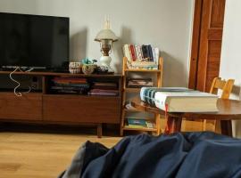 Blue house w garden & mountain view near center，位于保禄的酒店