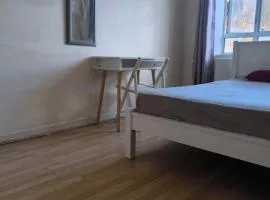 A bright, comfortable double room in family friendly household