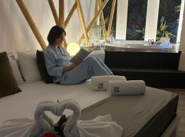 HOME 3 Luxury Suite, hotel em Bisceglie