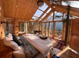 The Hikers Tree With Jacuzzi, lodge in Jibhi