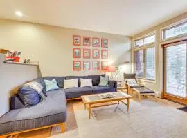 2 Mi to Diamond Peak! Corner-Unit Condo with Hot Tub